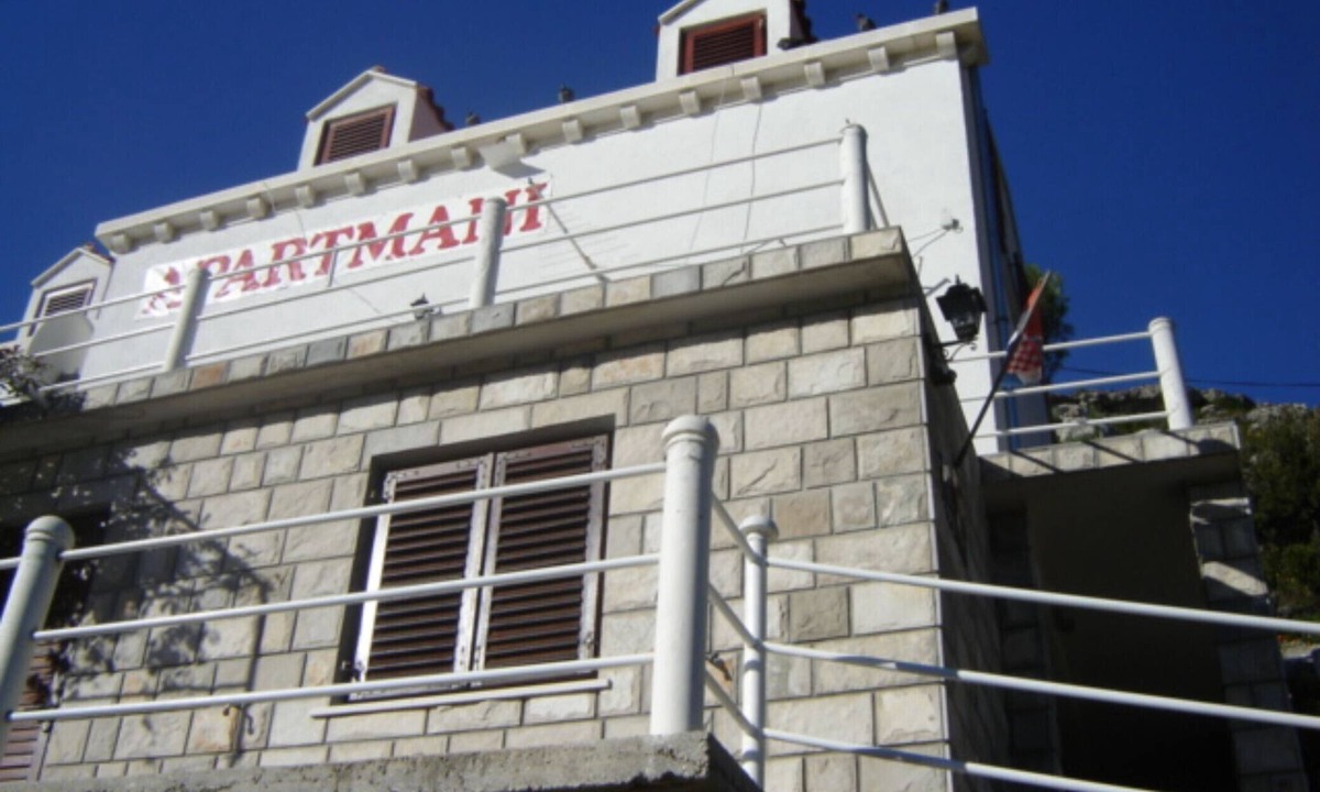 Metohija Apartment | Two Bedroom Apartment with Sea View and Terrace