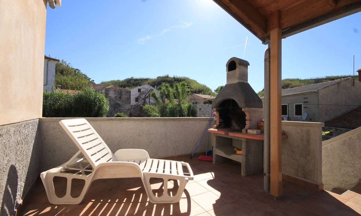 Susak Apartment | Two bedroom apartment with terrace and sea view Susak, Lošinj (A-8050-e)