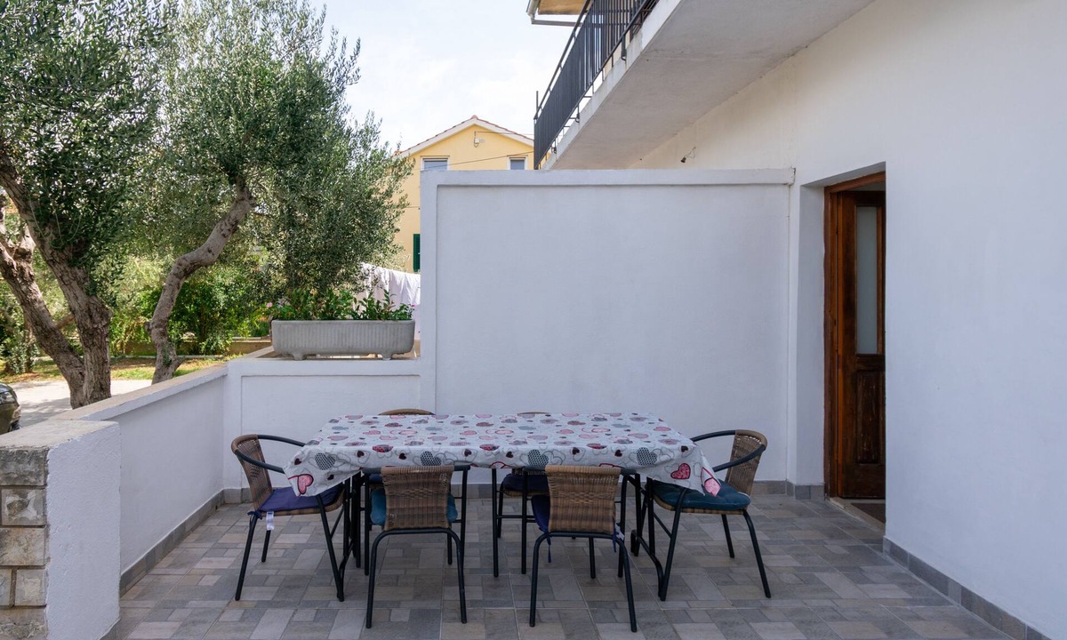 Tkon Apartment | Two bedroom apartment with terrace and sea view Tkon, Pašman (A-16275-a)