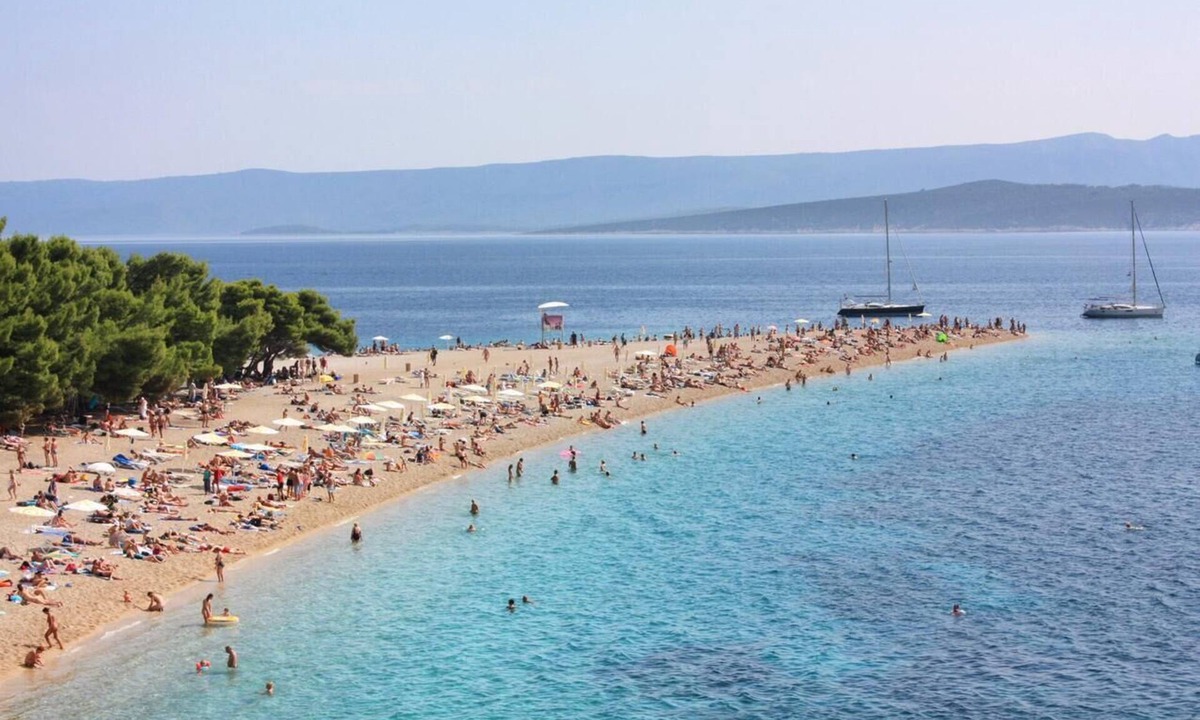 Bol Apartment | Two bedroom apartment with terrace Bol, Brač (A-8736-a)