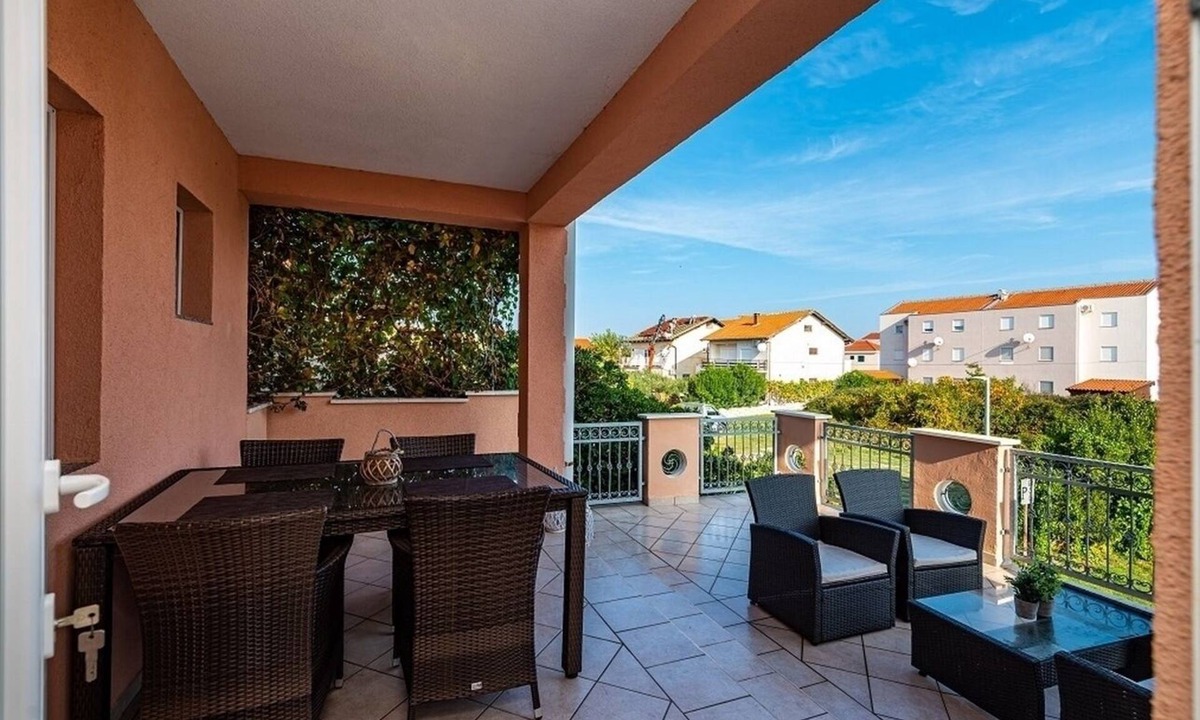 Nin Apartment | Two bedroom apartment with terrace Nin, Zadar (A-5936-a)