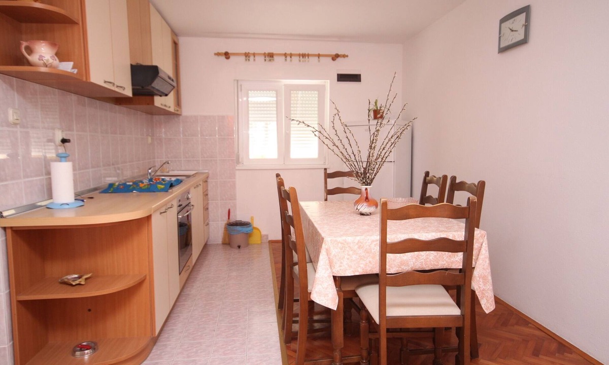 Nin Apartment | Two bedroom apartment with terrace Nin, Zadar (A-6125-b)