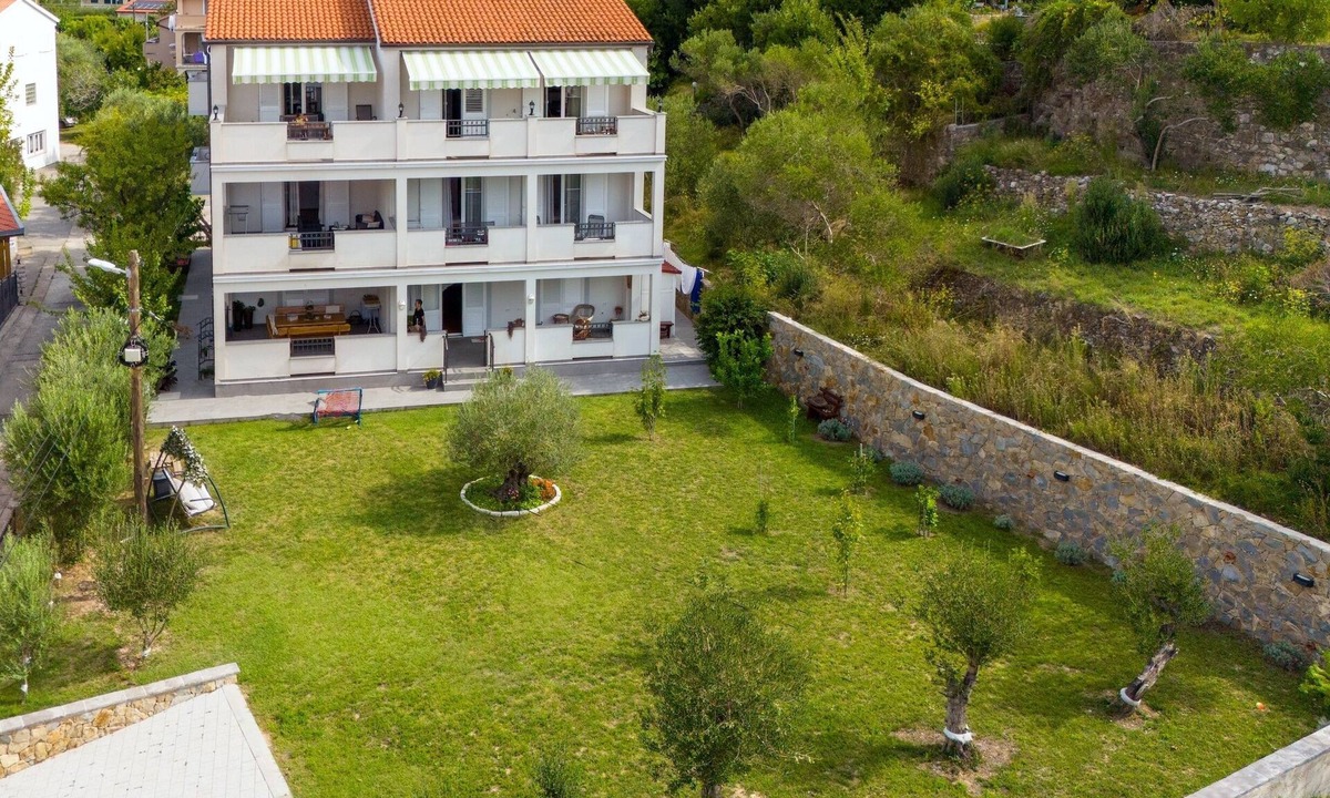 Palit Apartment | Two bedroom apartment with balcony Palit, Rab (A-5044-b)
