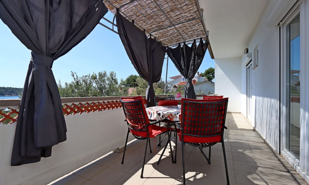 Barbat na Rabu Apartment | Two bedroom apartment with terrace and sea view Barbat, Rab (A-14247-a)