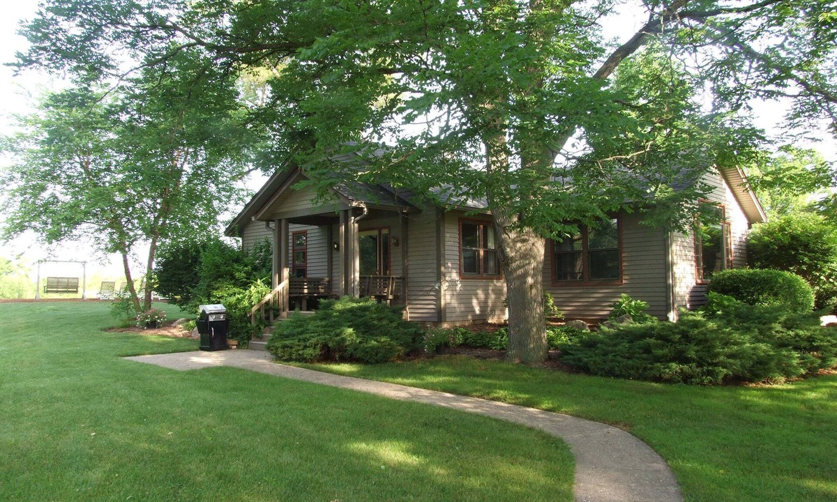 Acton Cottage | Two Bedroom Cottage On 2 Acre Stocked Pond Minutes From Downtown Indianapolis