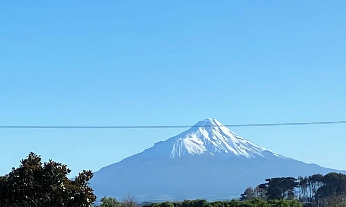 Hawera House | Two Bedroom Guest House