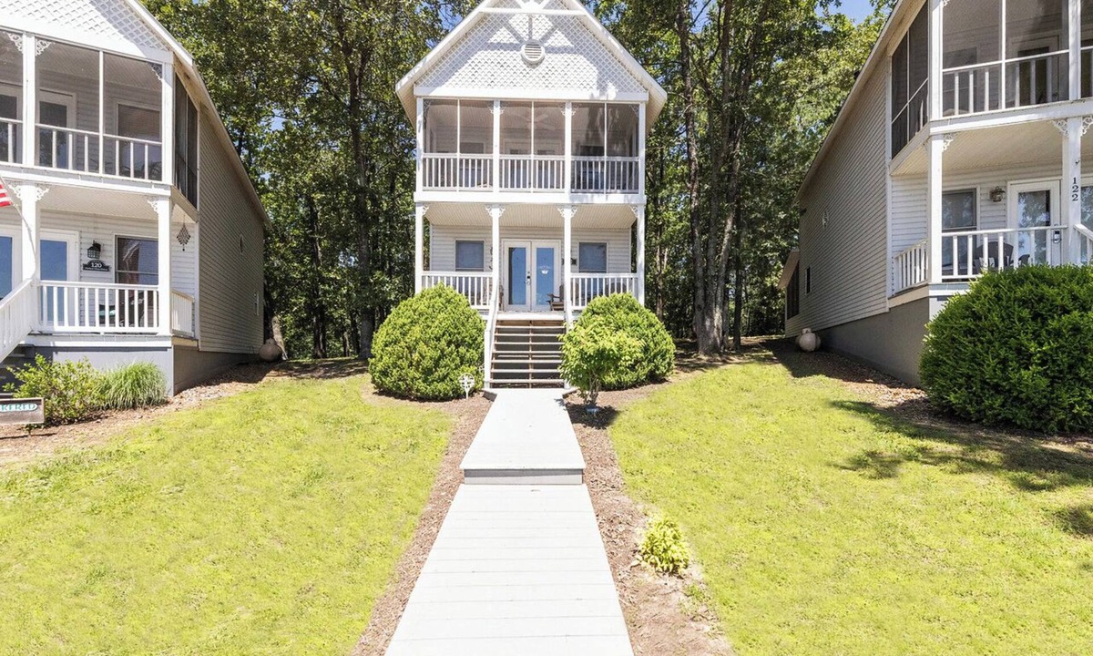 Grand Rivers Condo | Two Bedroom Harbor View Condo