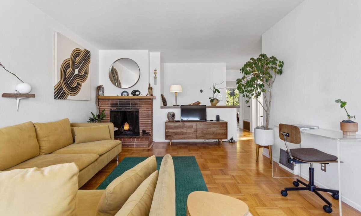 Excelsior House | Two Bedroom Home Near the Freeway for Easy Access