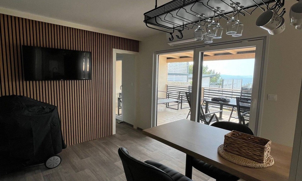 Drage House | Two Bedroom Mobile Home with Terrace and Sea View