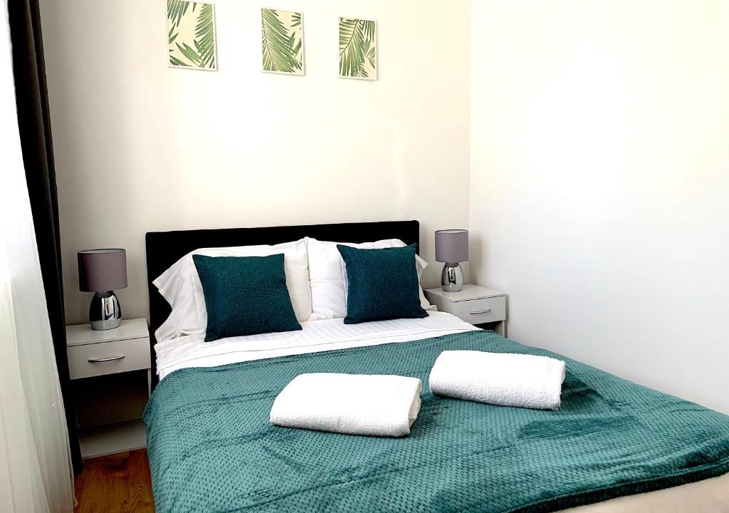 Cann Hall Apartment | Two bedroom serviced apartment, London
