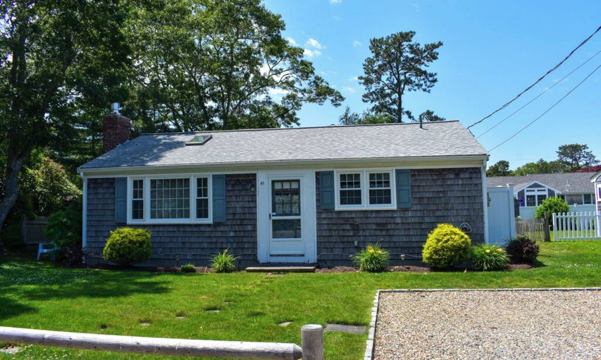 Dennis Port House | Two bedroom sleeping 6 with air conditioning