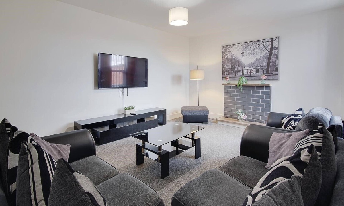 Bournemouth Apartment | Two Bedroom Spacious Modern Central Apartment