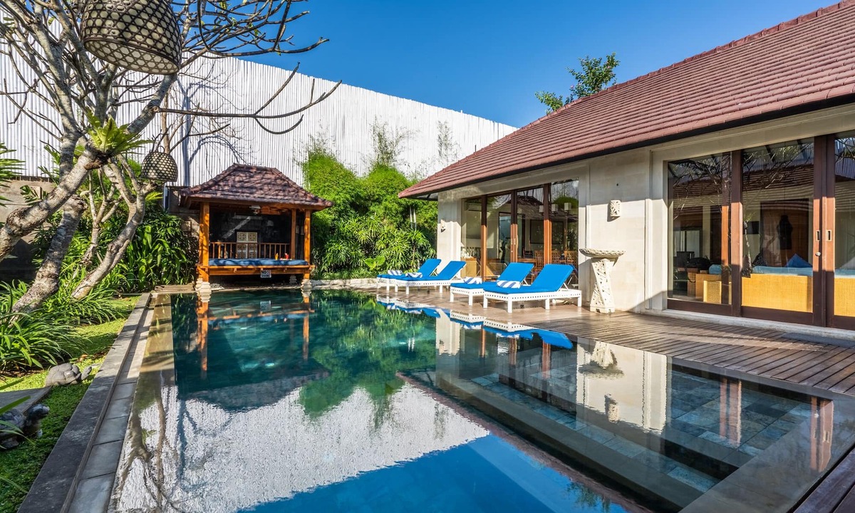 Batubelig Villa | Two Bedroom Villa near Seminyak, 2 mnts walk to the Beach