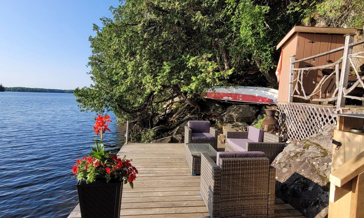 Frontenac Cottage | Two bedrooms and a loft with a bunkie on side lakefront cottage on Bobs Lake