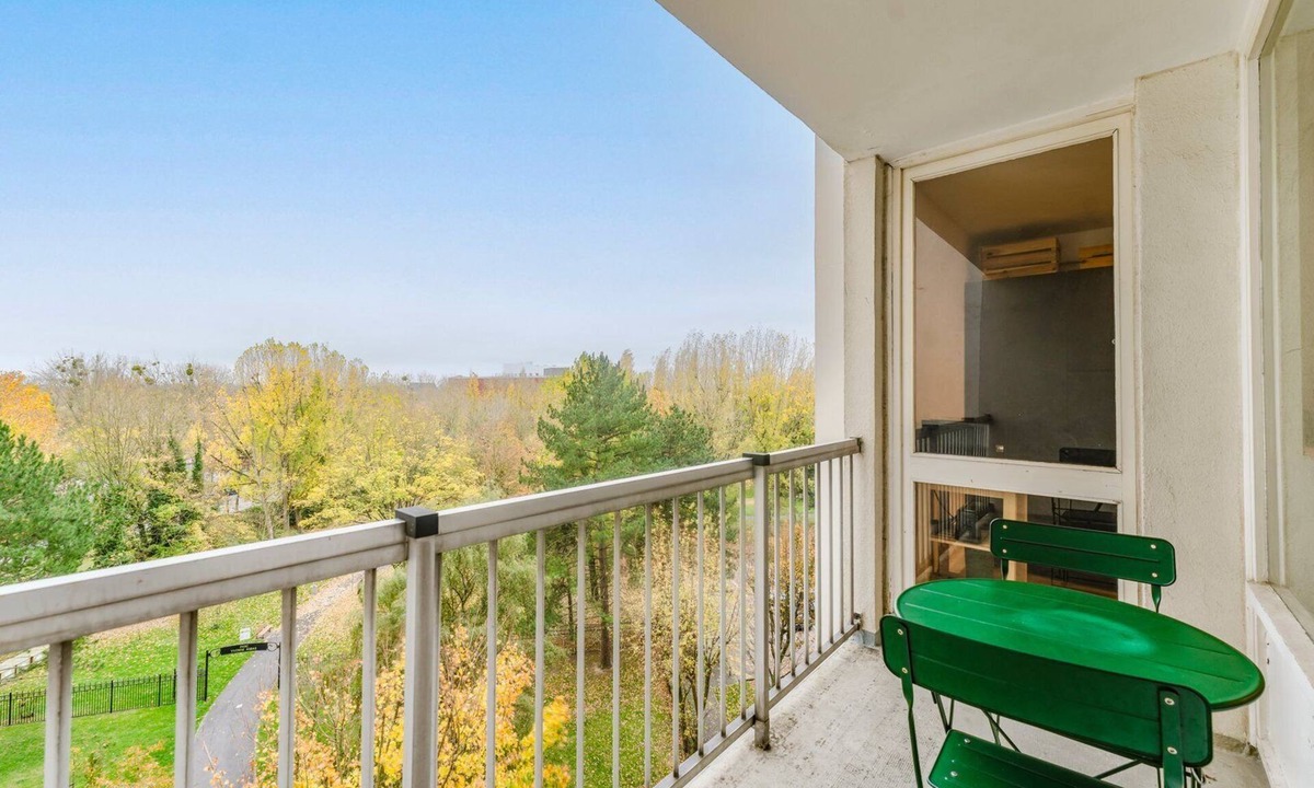 La Madeleine Apartment | Two bedrooms with balcony and parking