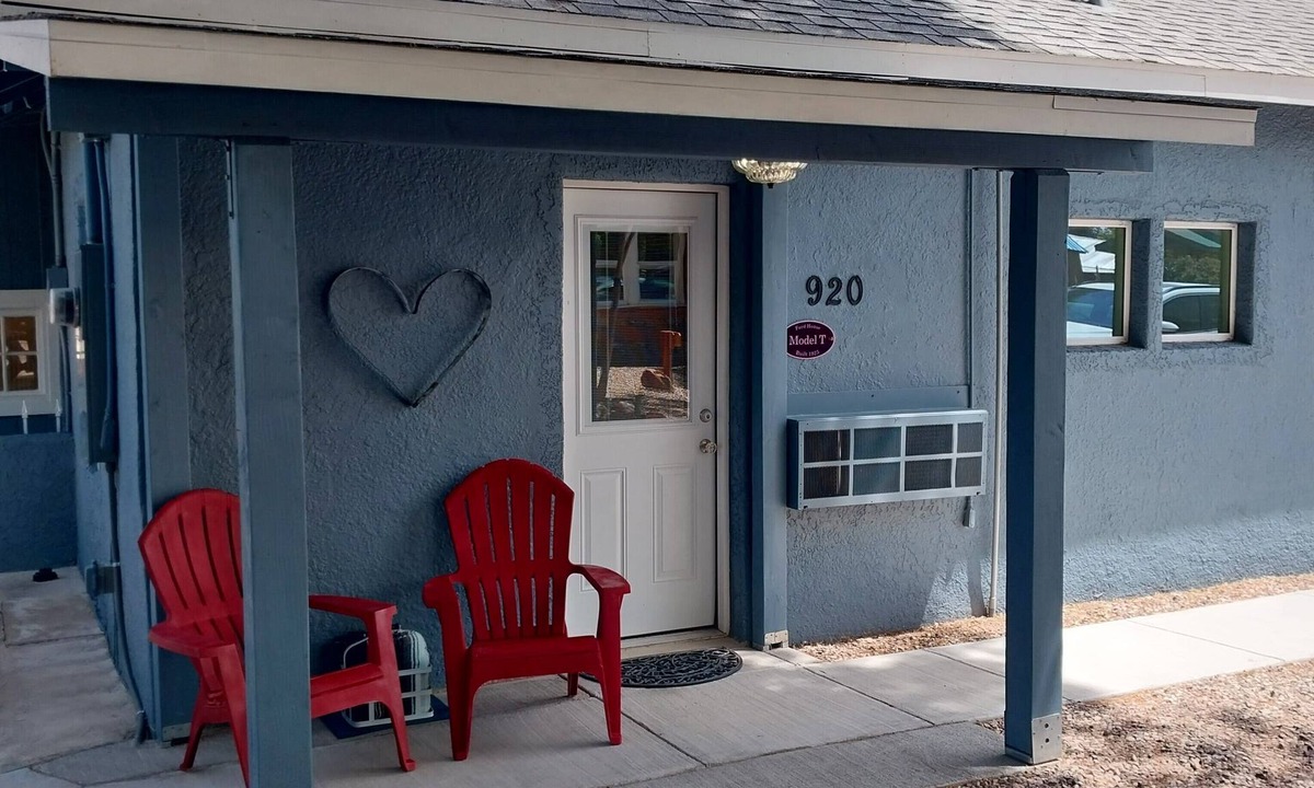 Cottonwood House | Two Block Walk to Old Town Cottonwood