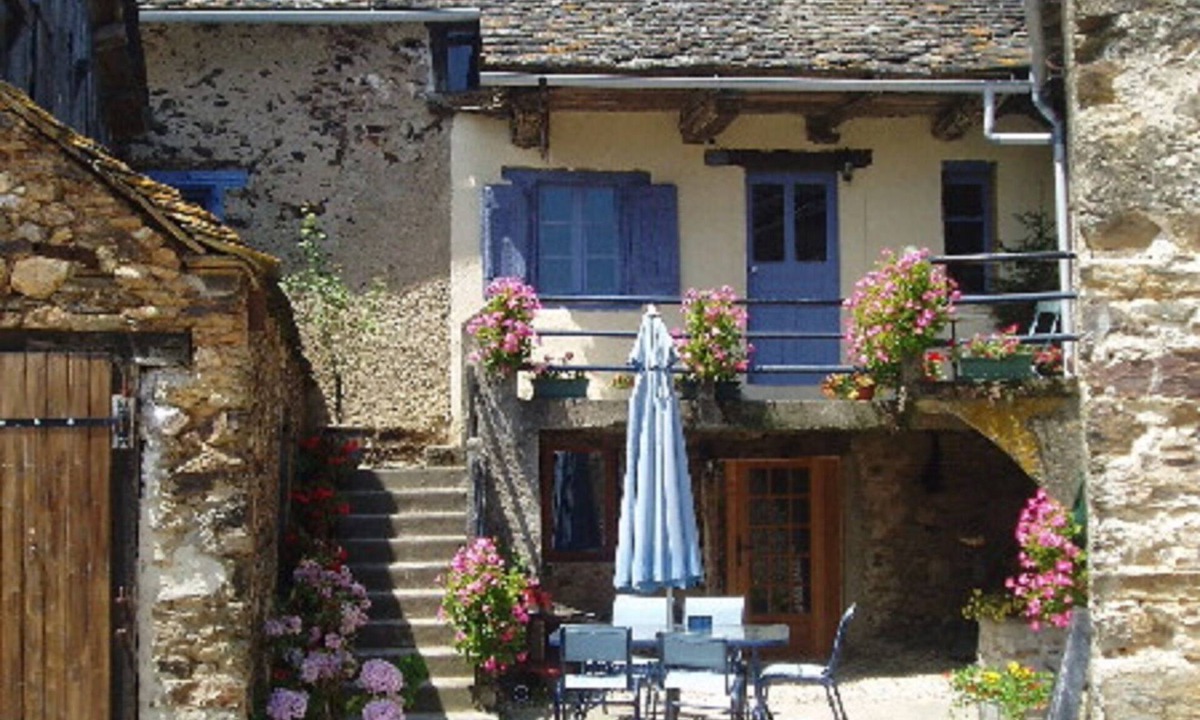 Pampelonne House | Two connecting gîtes ideal for large family groups/friends sharing, shared pool