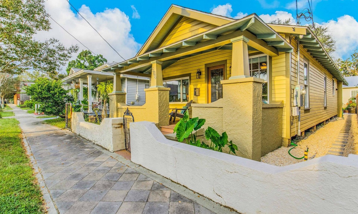 Old East Hill House | Two Couples, Two Suites, One BoHo Garden House