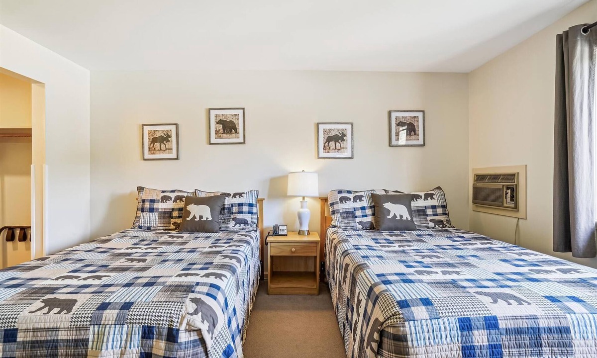 West Bridgewater Hotel | Two Double bed Standard Hotel room 219