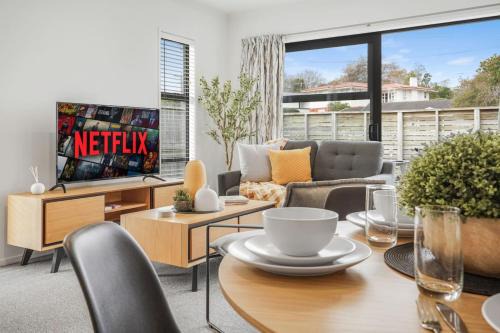 Te Rapa House | Two Ensuites, Central Hamilton - By KOSH BNB