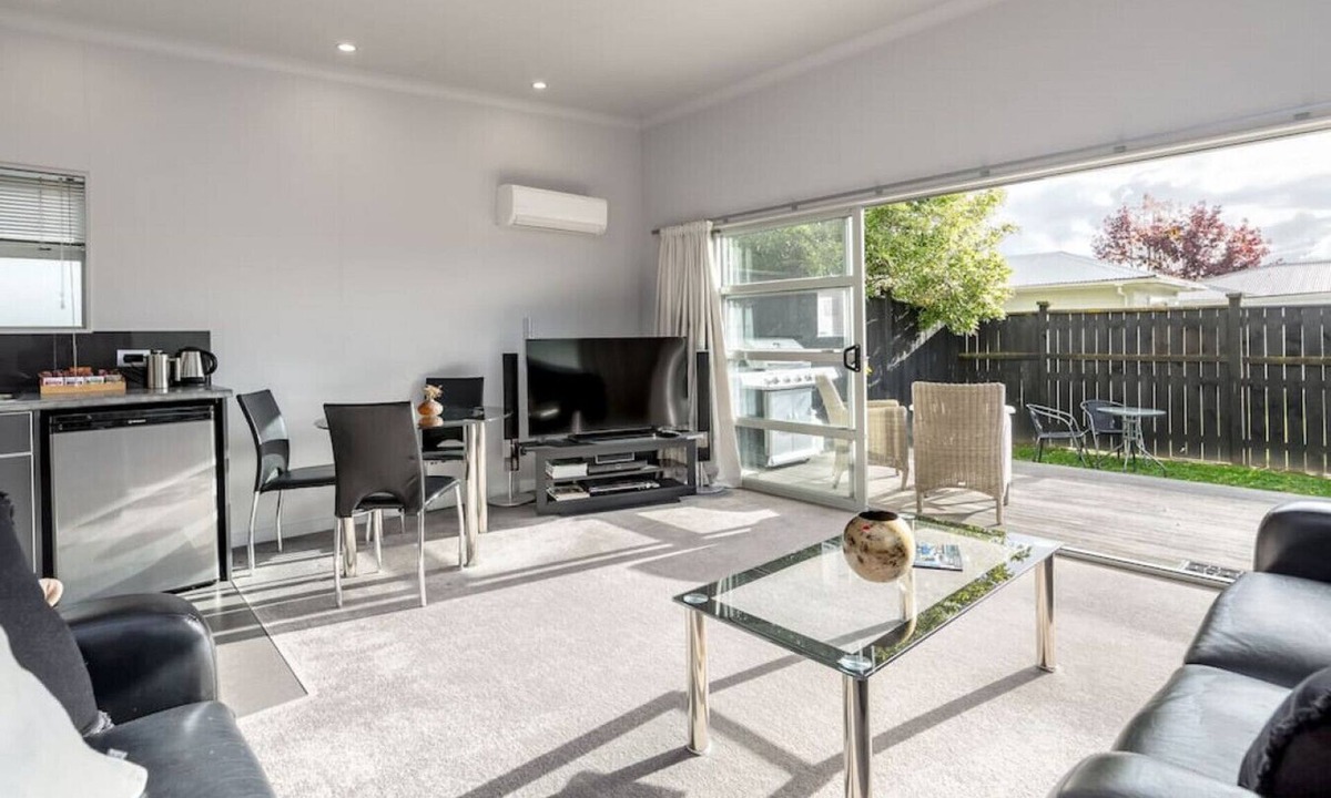 Martinborough House | TWO FOUR COLOGNE#2, Martinborough