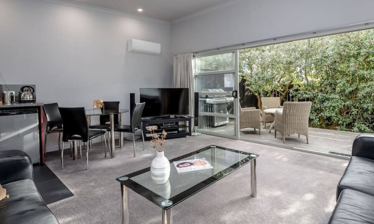 Martinborough House | TWO FOUR COLOGNE #3, Martinborough