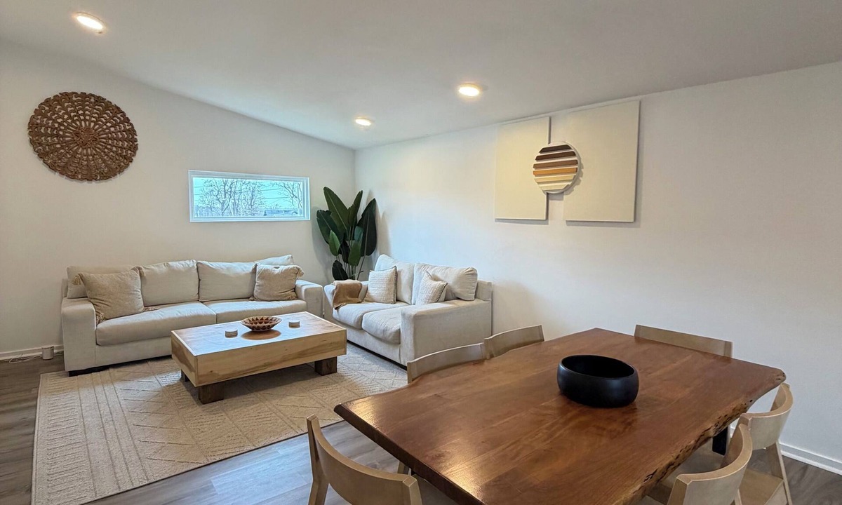 Kansas City House | Two is Better Than One! Double the Space! nLarge Groups Near Entertainment!