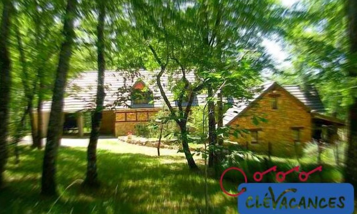 Saint-Cernin-de-Larche Cottage | TWO LODGES AT THE DOORS OF PERIGORD Tel: 06. 28. 94. 29. 50