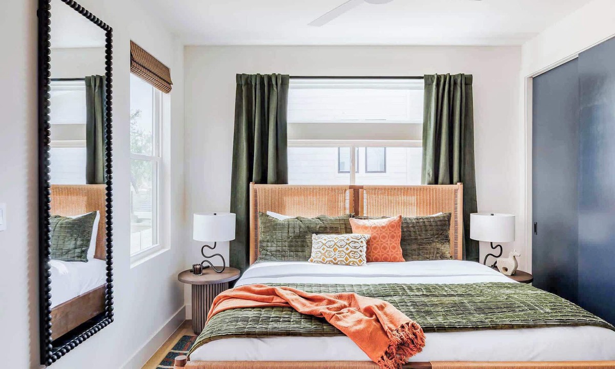 East MLK Condo | Two Luxury Austin Homes | Hot Tubs + 10 Bedrooms