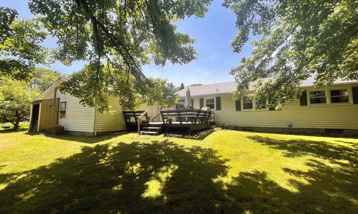 Franklin House | Two-mile Getaway. 3 bedroom house in quiet neighborhood in the country