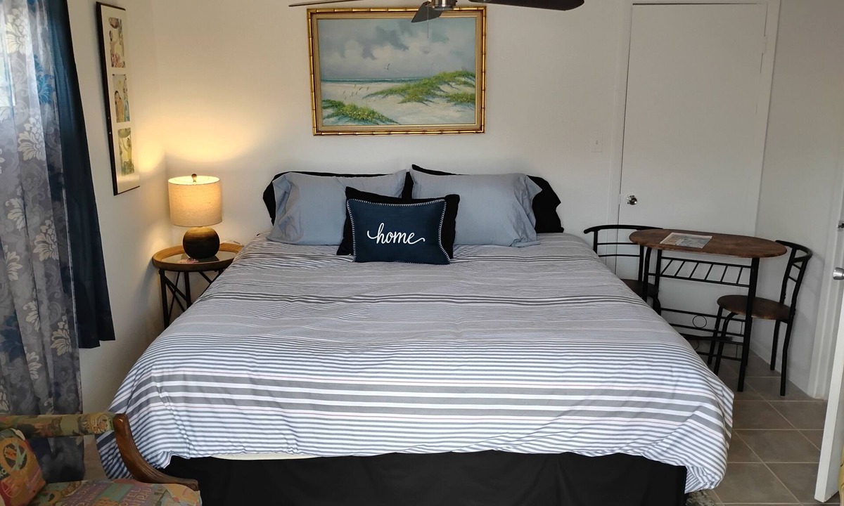 Gulf Gate Estates Apartment | Two Miles to Siesta Key