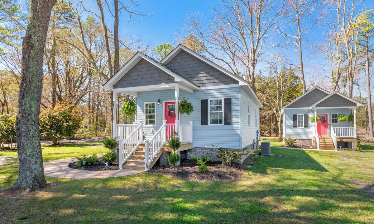 Deltaville House | Two Private Cottages 3BR, Boat Parking, Walk to Marinas