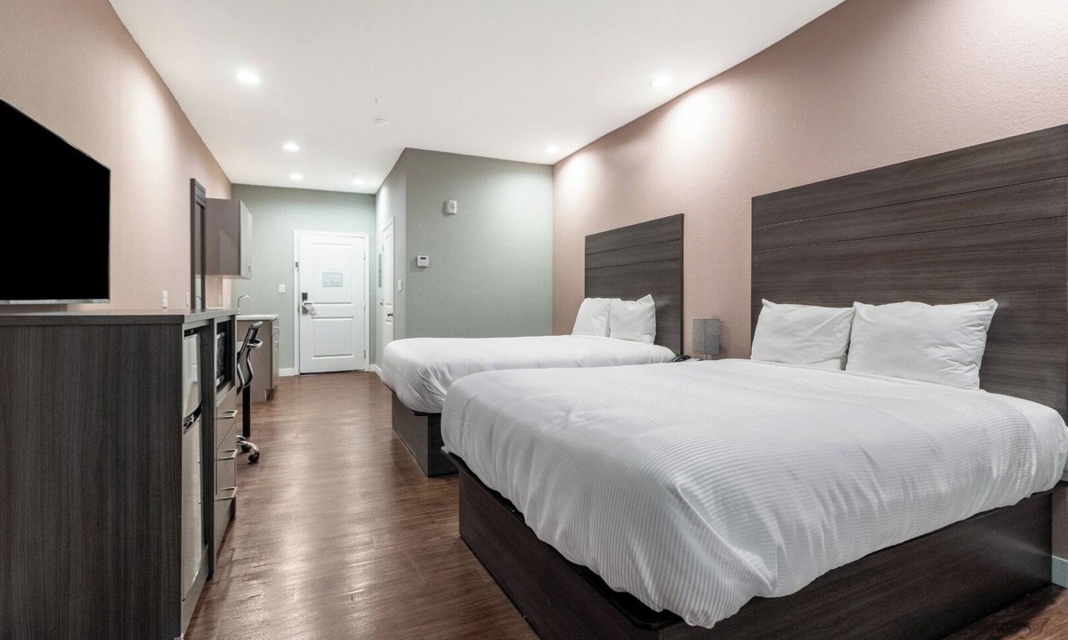 Houston Hotel | Two Queen Bed, Scottish Inns, Guest Laundry, Near The Galleria, Free Parking