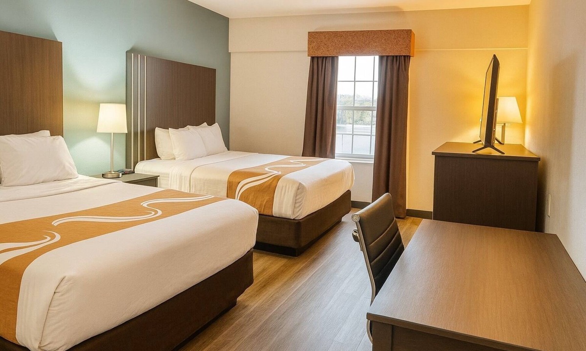 Point Edward Hotel | Two Queen Beds (Non Smoking)