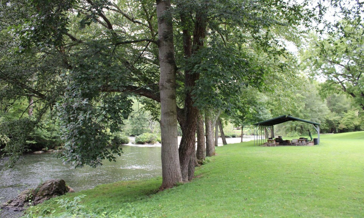 Cherokee Hotel | Two Rivers Lodge