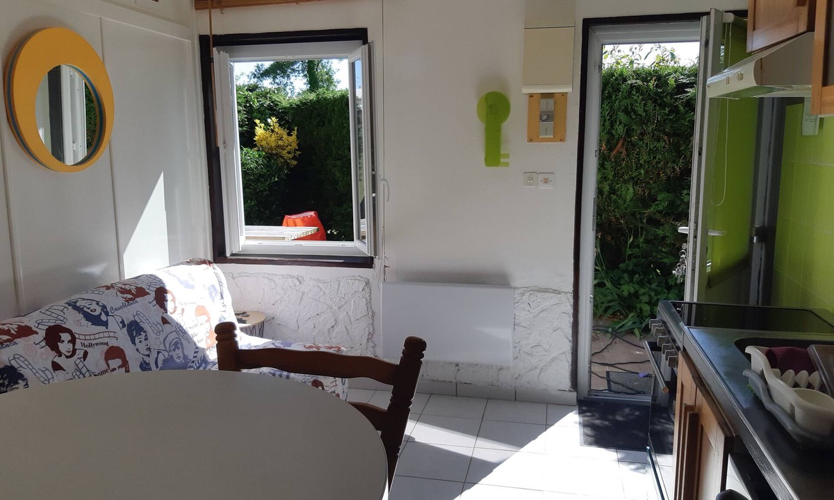 Asnelles Cottage | two-room house on one of the Normandy landing circuit beaches