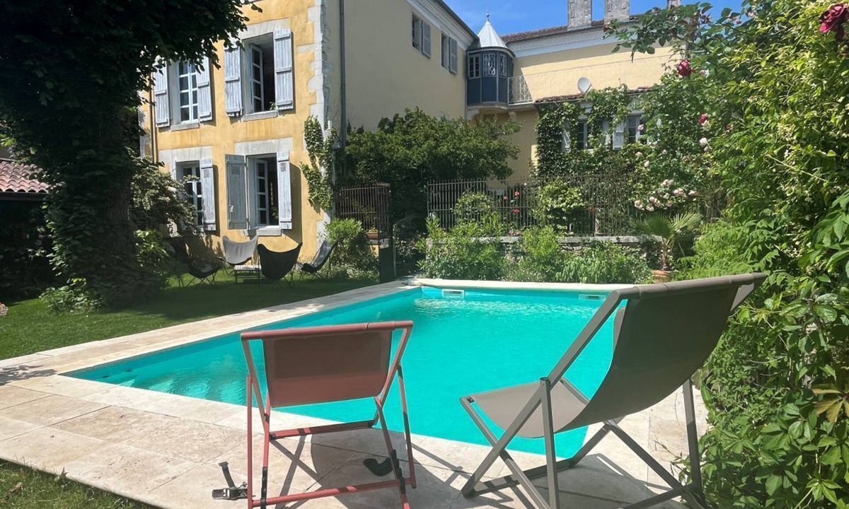 Montaut Cottage | Two Self-Contained Gîtes at 18thC Manor, Private Pool, Ideal for Groups/Families
