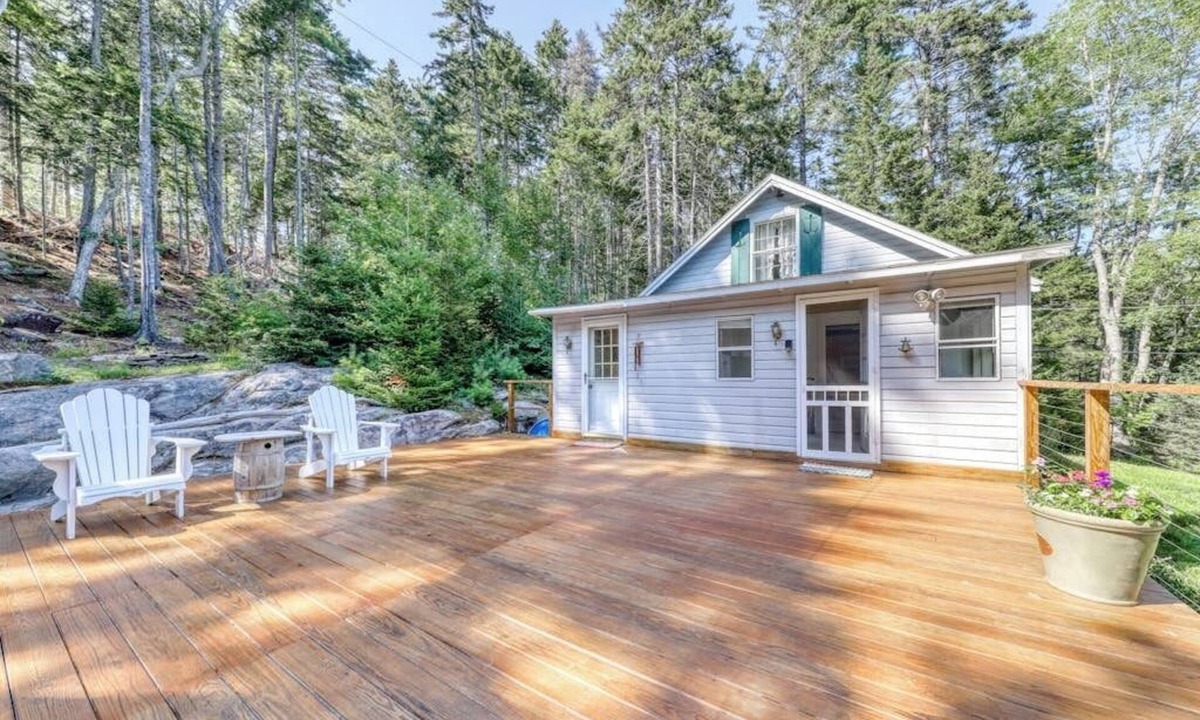 Boothbay Harbor Cabin | Two separate dog-friendly homes with water views