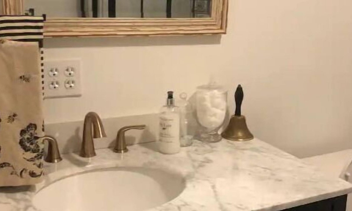 Mottville Other | Two Skaneateles Homes on property.