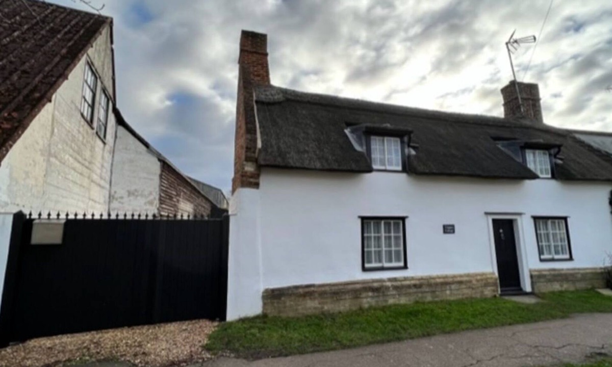Cambridge Apartment | Two Storey Annex