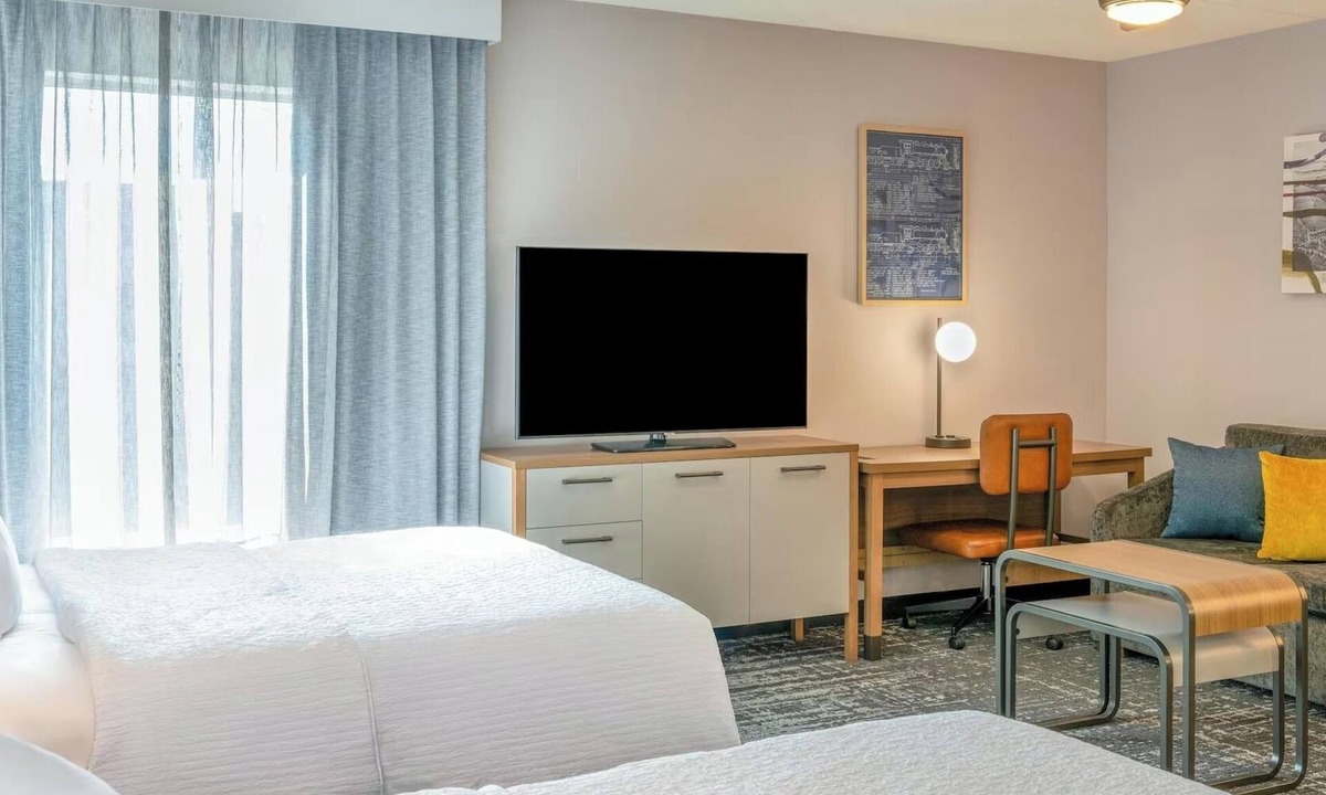 Canonsburg Hotel | Two Studios with 2 Queen Beds – Pool, Kitchen, Workspace & Evening Social