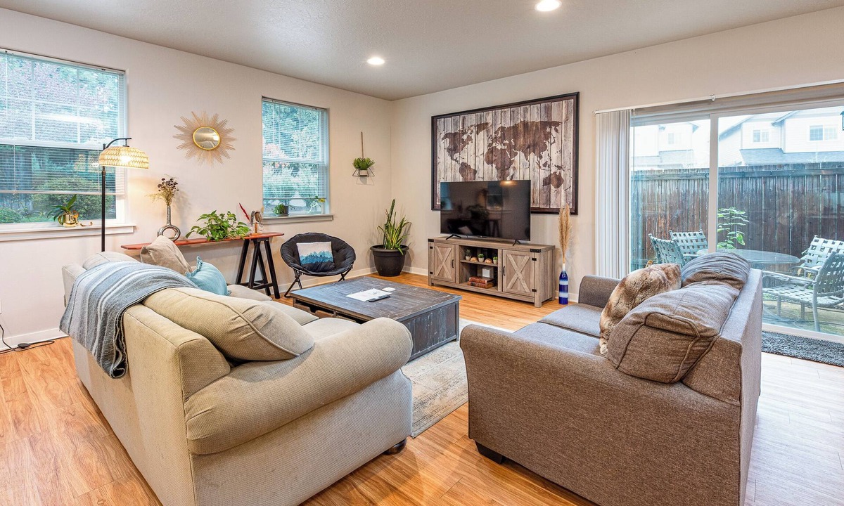 Corvallis House | TWO townhomes for your giant group!