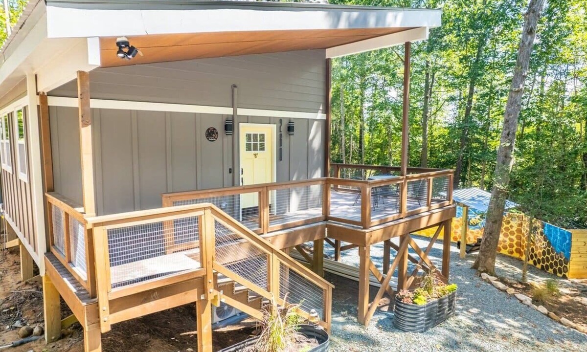 Bynum Apartment | Two Tree Houses - Beehive & H20