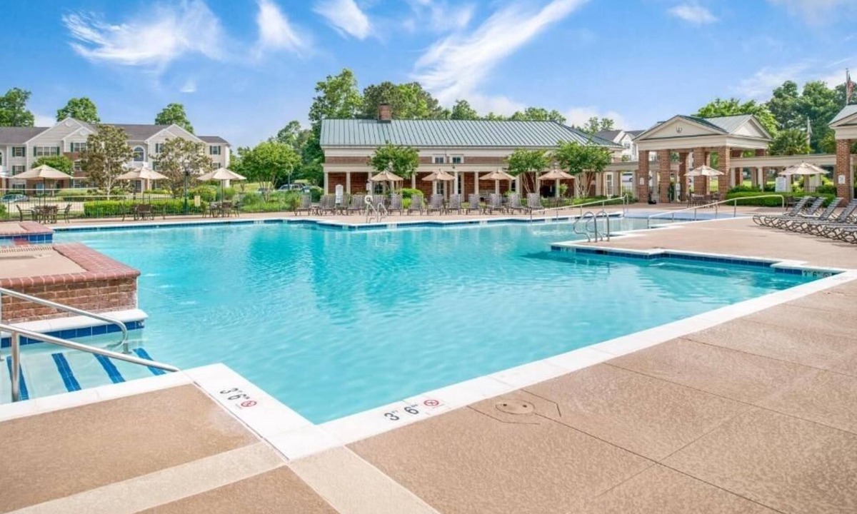 Berkeley Hotel | Two Units with 4BR Suite with Balcony, Spacious Living Room & Kitchen