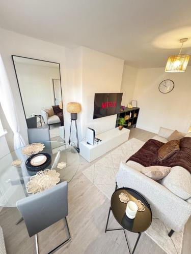 Hatfield Apartment | Twos Company