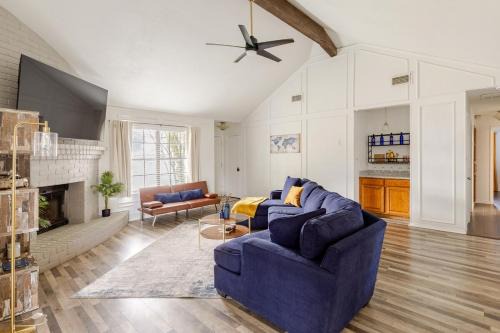 Bedford House | TX Home Away Large Patio, Smart TVs, FAST WiFi