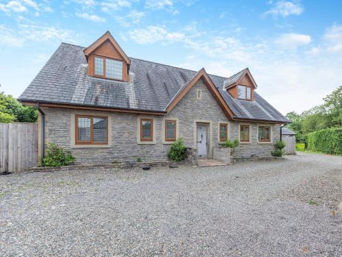 Ammanford House | Ty Afon Jay