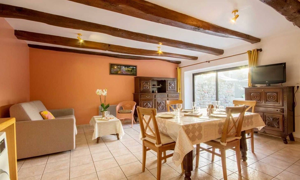 Belz House | Ty Alphonsine - Belz