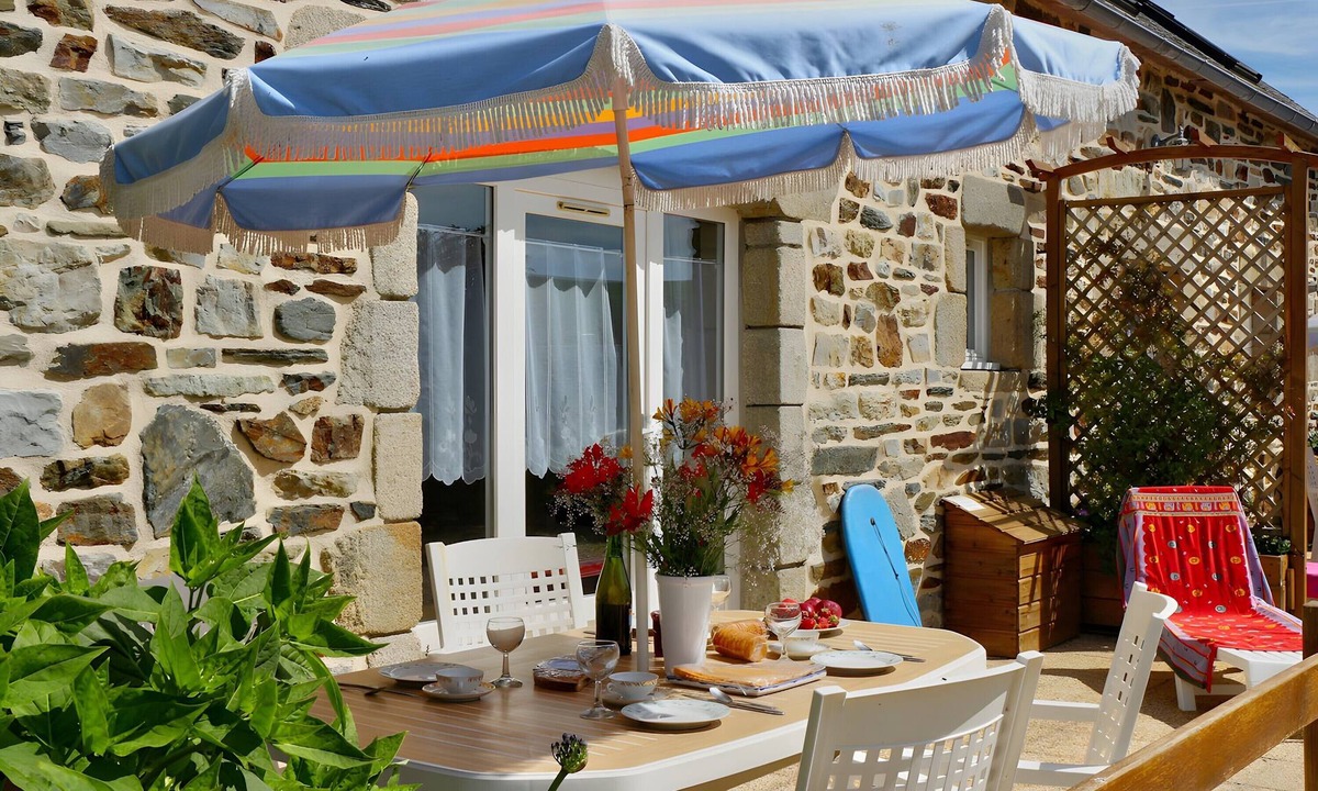 Plomodiern House | Ty bihan – 500 m from the beach