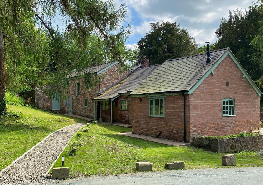 Overton-on-dee House | Ty Bont